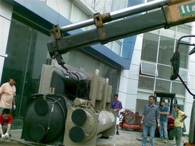 海原县随车吊和汽车吊的核心区别是什么？哪种更省钱？